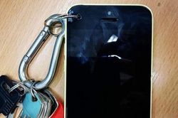 Chế đồ siêu lầy lội: iPhone làm móc khóa, Mac Pro thành chân bàn
