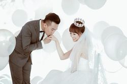 Những khoảnh khắc 'tình bể bình' của cặp đôi từng gây tranh cãi nhất showbiz Việt