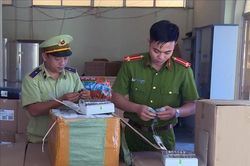 Tạm giữ 5.400 đồng hồ đeo tay không có hóa đơn, chứng từ