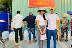 Công Vinh: 'Trấn Thành may đó, Thủy Tiên giữ hết tiền tôi chẳng được đồng nào'
