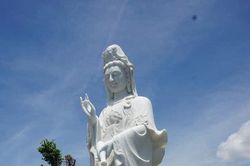 Biến nơi hoang vu thành Phật đài nghiêm tịnh
