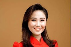 Vẻ đẹp tỏa sáng của nữ sinh 19 tuổi vùng sông nước