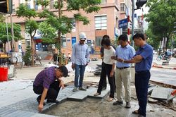 Hà Nội: Bắt đầu kiểm tra lát đá vỉa hè tại nhiều quận, huyện