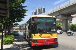 Hà Nội tiếp tục cấp thẻ đi xe buýt miễn phí cho người cao tuổi