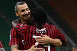Ronaldo cười tươi trong trận Ibra chọc thủng lưới Juventus