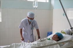 Pha cồn 90 độ vào bia uống, 1 người tử vong, 2 người nguy kịch