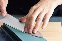 Bí quyết mài dao thái thịt sắc như kiếm của võ sĩ Nhật