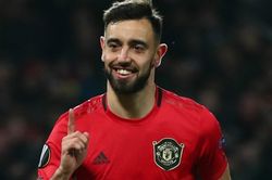 Bruno Fernandes lập kỳ tích sánh ngang Ronaldo