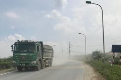 Ngăn chặn xe quá tải 'cày ải' đường đê