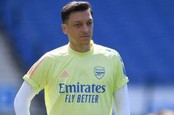Trước trận Liverpool, nội bộ Arsenal nổi sóng ngầm