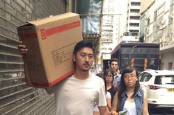 Diễn viên Hồng Kông... làm tài xế xe bus, bốc vác kiếm sống