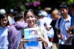 Thí sinh Hà Nội tự tin đề Ngữ văn dễ 'ăn điểm', làm thừa thời gian dù ôn 'lệch tủ'