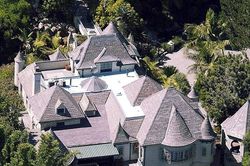 Johnny Depp đã phung phí 650 triệu USD cho việc gì?