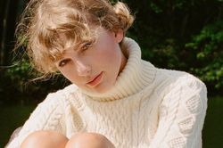 Review album 'folklore': 'Kỳ quan âm nhạc' xuất sắc nhất trong sự nghiệp của Taylor Swift