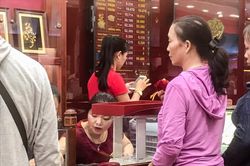 Vàng trong nước 'hạ nhiệt' sau khi cán mốc 56 triệu đồng/lượng