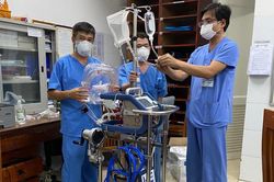 Bệnh viện Chợ Rẫy cử đội phản ứng nhanh đến Đà Nẵng điều trị COVID-19