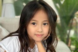 Mê mẩn với nhan sắc 'tiểu mỹ nhân' của con gái út Hoa hậu Hà Kiều Anh