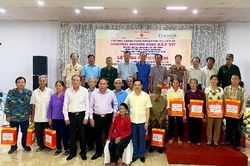 Tặng 60 sổ tiết kiệm tri ân Mẹ Việt Nam anh hùng và gia đình liệt sỹ