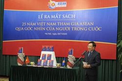 Ra mắt sách '25 năm Việt Nam tham gia ASEAN qua góc nhìn của người trong cuộc'