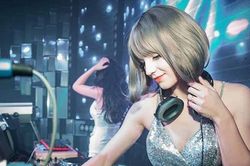 Hà Nội đóng cửa quán karaoke, dừng hoạt động đông người từ 0h đêm nay