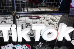 Tổng thống Trump đóng vai trò gì trong vụ Microsoft mua TikTok?