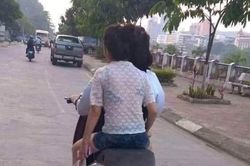 Ngán ngẩm cảnh chị em 'khoe nội y' trên đường, quên cả cài dây