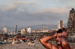 Cận cảnh hiện trường vụ nổ kinh hoàng ở Lebanon làm 78 người chết
