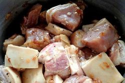 Cách làm món thịt ba chỉ kho măng đổi món ngày cuối tuần
