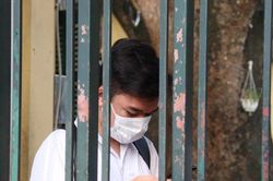Hà Nội: Nhiều thí sinh đến muộn, quên đồ trong buổi thi đầu tiên