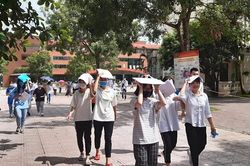 Ngày thi cuối kỳ thi tốt nghiệp THPT: Người kêu 'vừa sức', người than khó