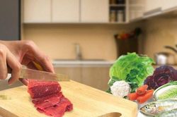 Những sai lầm nghiêm trọng khi sử dụng khiến thớt biến thành 'ổ vi khuẩn'