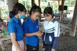 Quân - dân Gia Lai hưởng ứng cài đặt ứng dụng Bluezone
