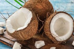 Dừa Việt Nam xuất khẩu sang Thái Lan tăng cực mạnh, tới 332% về trị giá