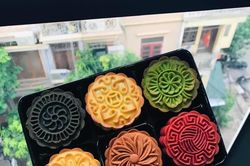 Chợ mạng rầm rộ rao bán bánh Trung thu độc lạ