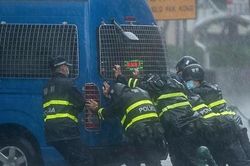 Bão Higos đổ bộ Trung Quốc, Quảng Đông nâng 2 cấp ứng phó