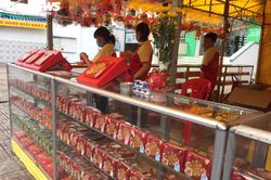 Thị trường bánh Trung thu mùa dịch: Tiểu thương Sài Gòn lạc quan, không lo ế