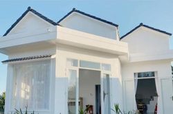 Ngôi nhà màu trắng tuyệt đẹp cô gái 25 tuổi xây tặng cha mẹ