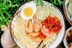Loạt món ngon từ mì gói hút giới sành ăn