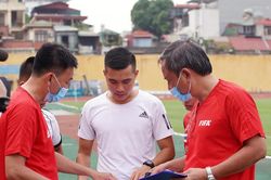 2 trợ lý trọng tài không vượt qua bài kiểm tra thể lực