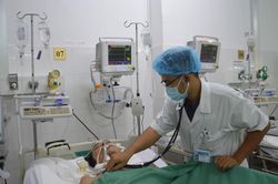 Cứu nam thanh niên bị ho máu sét đánh thoát chết