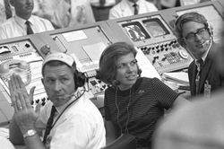 Người phụ nữ duy nhất trong phòng điều khiển phóng tàu Apollo 11