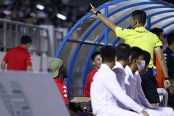 3 ngoại binh của CLB TP.HCM bị yêu cầu lên khán đài