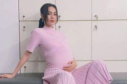 Lan Ngọc gây chú ý với vòng 2 to vượt mặt, bạn bè bình luận 'bầu bì mà làm quá'