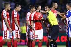 Công Phượng có hành vi phi thể thao với nhân viên nhặt bóng