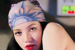 Mốt quấn khăn 'chất đét' đang được các sao thi nhau diện