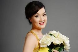 Khi nghệ sĩ vạch áo cho người xem lưng