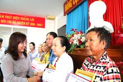 An Giang: Trao 34 căn nhà Đại đoàn kết