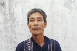 Cô gái trẻ bị gã hàng xóm giở trò đồi bại khi đi hái củi