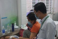 Hàng chục học sinh tiểu học ngộ độc thực phẩm, ai chịu trách nhiệm?