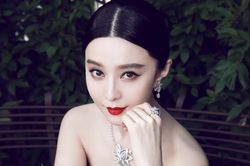Phạm Băng Băng khoe đeo nhẫn kim cương 3,2 triệu USD